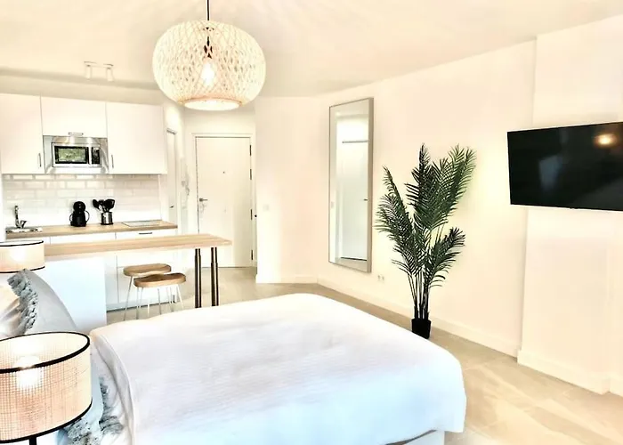 New Studio, Terrace, Parking, And Pool By 10tosea Fuengirola